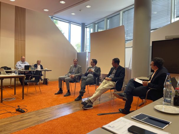 Podiumsdiskussion mit Patrick Holl, Dominique Köppen und Philipp Kaufmann Podiumsdiskussion mit Patrick Holl, Dominique Köppen und Philipp Kaufmann